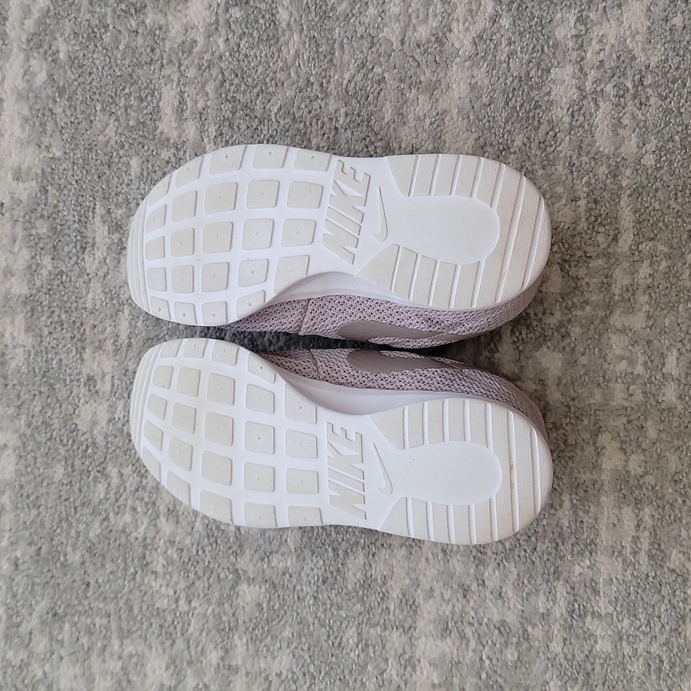 Nike shoes - Picture 2 of 3